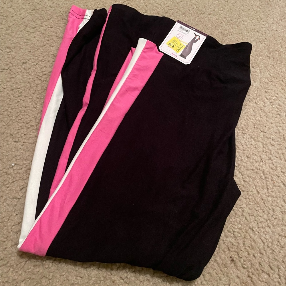 Black and pink plus size leggings